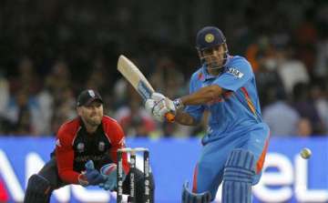 dhoni miffed with udrs