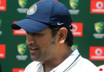 dhoni ready to quit test captaincy
