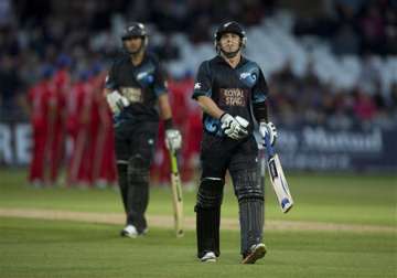 england beats kiwis by 34 runs in 3rd odi