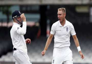 england dismisses sri lanka for 257 in 2nd test