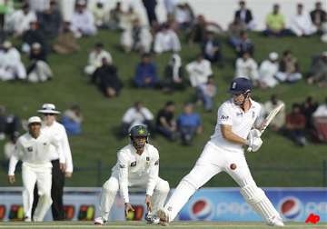 england 207 for 5 in reply to pak s 257 in first innings
