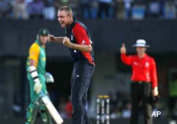 england snatch dramatic 6 run win over south africa