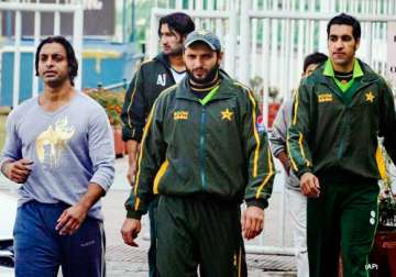 gul joins calls for shoaib to play against india