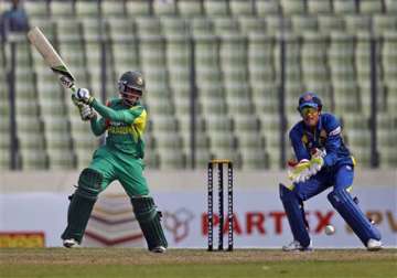 sri lanka beats bangladesh by 6 wickets