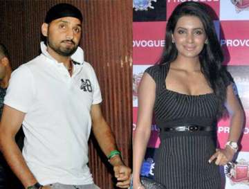 harbhajan geeta basra to marry in september