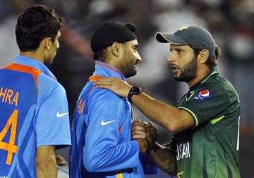 harbhajan hits out at afridi for his comments on indians