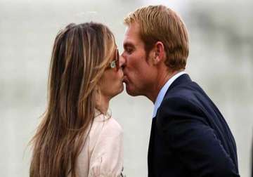 how shane warne still rules elizabeth hurley s heart