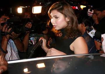 icc official questions bollywood starlet on fixing allegations