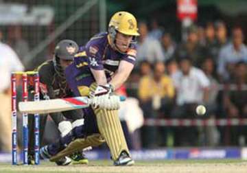 hyderabad qualify for ipl play offs knock bangalore out