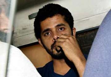 ipl spot fixing police seize rs.5.5 lakh from shukla