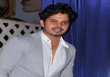 ipl6 sreesanth gifted another smartphone to a girl