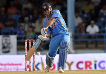 dhoni s helicopter grounded by faulkner austrailia wins by 4 wickets