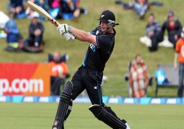 india new zealand odi series kiwis make 271/7 in rain curtailed 2nd odi