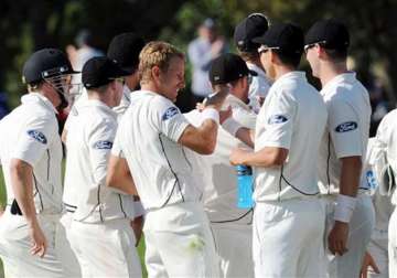 australia sets new zealand a victory target of 131 in 2nd test
