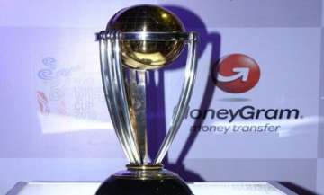 delhi gets a glimpse of icc cricket world cup trophy