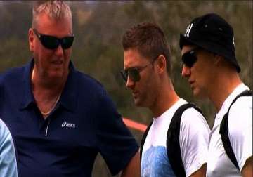 phillip hughes dad and australia captain michael clarke visit cricketer s favourite pub