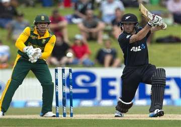 south africa beats new zealand by 6 wickets in 1st odi