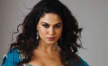 veena malik managed seven pak cricketers says indian photographer