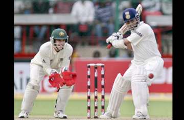 sachin completes 14 000 runs as india are 128 for two