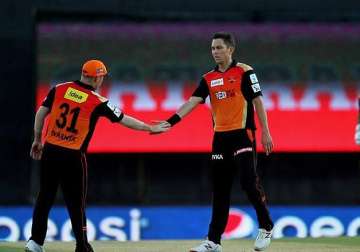 ipl 8 rcb all out for 166 after boult takes 3 wickets in one over