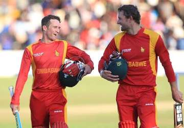 craig ervine blasts zimbabwe to 7 wicket win over new zealand in 1st odi