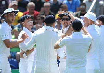 ashes england lead cut to 166 on day 2 but aussies 5 down