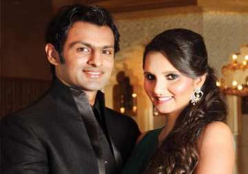 shoaib malik to join his wife sania mirza in india