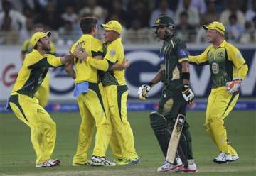 pak vs aus maxwell powers australia to 5 wicket win