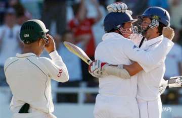 no. 11 batsman graham onions defies south africa again