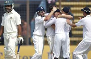 england on top in chittagong test swann claims 5 wickets