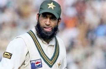 yousuf retained as pakistan captain for aus tour