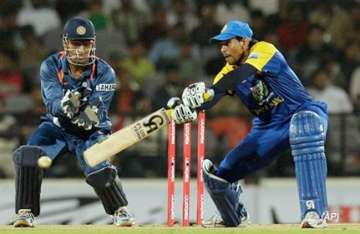 sri lanka beat india by three wickets to level series 1 1