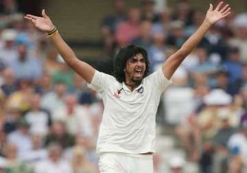 lack of veg dish angry ishant leaves gabba at lunch on day 3