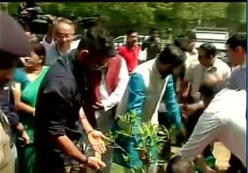 worldenvironmentday virat kohli sushil kumar participate in sapling plantation drive