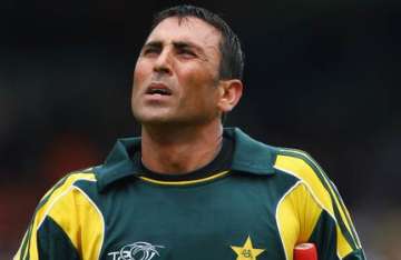 pak skipper asks younus be sent for australia test series