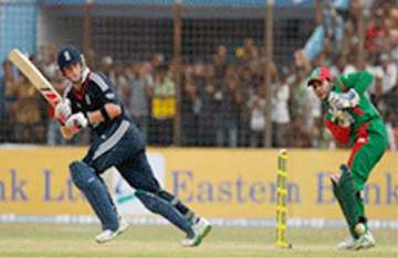 england beats bangladesh by 6 wickets in odi