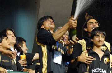 shiv sena dares srk to include pak players in kkr