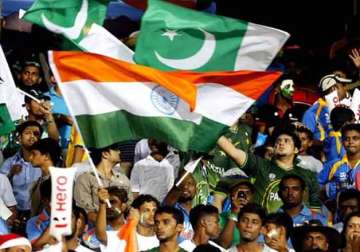 world cup 2015 4 injured in brawl between india pakistan fans at sydney club