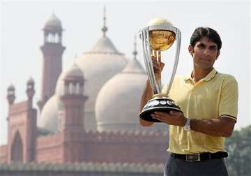misbah ul haq seeks imran khan s help for 2015 cricket world cup
