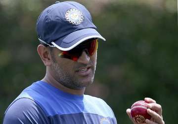 world cup 2015 batsman dhoni seeks shastri s advice in testing times