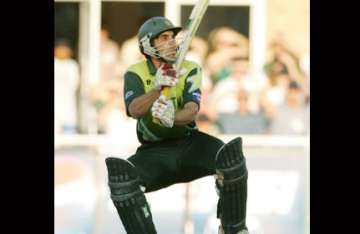 misbah ul haq gets the axe from pak team
