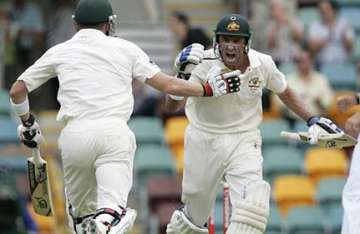 hussey says quick wickets key on day two