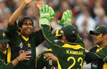 australia beat pak by 2 wickets in twenty20 match