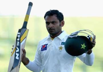 pak vs nz hafeez ton anchors pakistan to 186 3 at tea day 1 3rd test