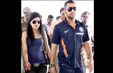 dal chicken fry... sakshi cooks up a treat for dhoni