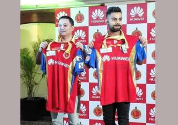 royal challengers bangalore unveil their new kit for ipl
