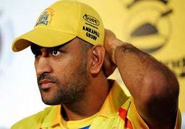 fuming dhoni leaves hotel after denied home cooked biryani