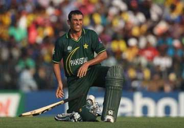 pressure on younis to perform in nz odis akhtar