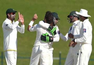 pak vs nz pakistan eyes big win nz struggles at 174 8