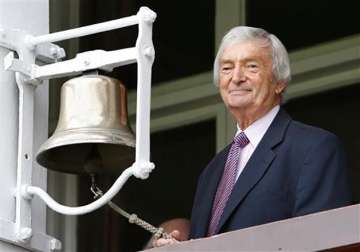 former cricketer commentator benaud has private funeral